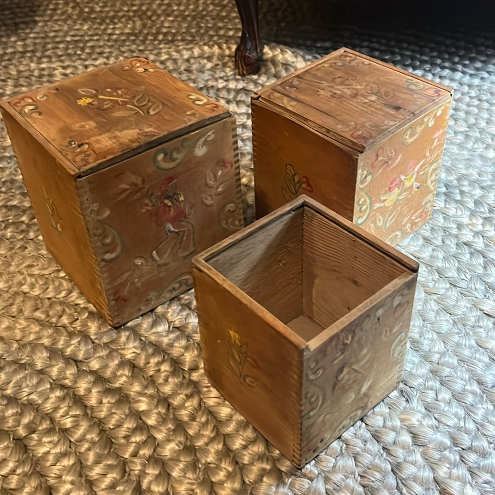 Primitive Folk Painted Nesting Boxes (3)